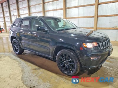 Czwarte zdjęcie samochodu z boku: 2018 JEEP GRAND CHEROKEE LAREDO VIN:1C4RJFAGXJC420741 - miniatura