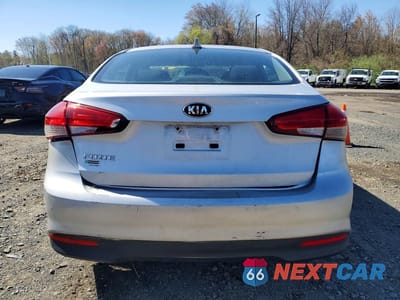 Zdjęcie 6 z 12 samochodu: 2018 KIA FORTE LX VIN:3KPFK4A74JE219463 - miniatura