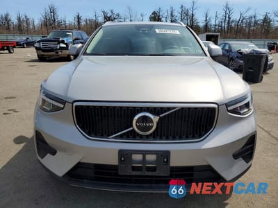 Piąte zdjęcie samochodu w środku: 2023 VOLVO XC40 CORE VIN:YV4L12UV2P2109728 - miniatura