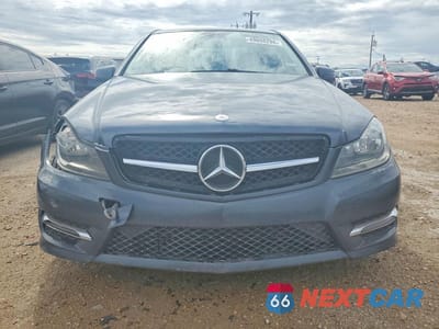 Piąte zdjęcie samochodu w środku: 2014 MERCEDES-BENZ C 250 VIN:WDDGF4HB4EA961184 - miniatura