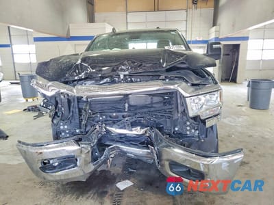Piąte zdjęcie samochodu w środku: 2024 RAM 2500 BIG HORN VIN:3C6UR5DJ6RG101244 - miniatura