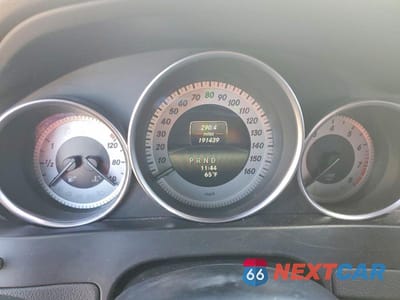 Zdjęcie 9 z 12 samochodu: 2014 MERCEDES-BENZ C 250 VIN:WDDGF4HB8ER306737 - miniatura