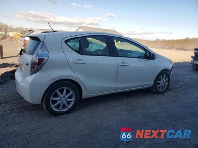 Trzecie zdjęcie samochodu z tyłu: 2012 TOYOTA PRIUS C THREE VIN:JTDKDTB33C1511075 - miniatura