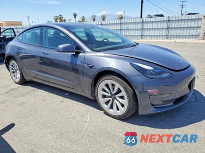 Czwarte zdjęcie samochodu z boku: 2023 TESLA MODEL 3 VIN:5YJ3E1EA7PF683736 - miniatura