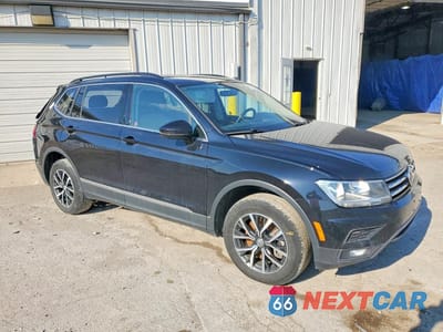 Czwarte zdjęcie samochodu z boku: 2021 VOLKSWAGEN TIGUAN VIN:3VV2B7AX7MM105906 - miniatura