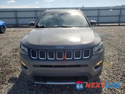 Piąte zdjęcie samochodu w środku: 2019 JEEP COMPASS LIMITED VIN:3C4NJCCB8KT802092 - miniatura