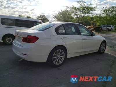 Trzecie zdjęcie samochodu z tyłu: 2018 BMW 320 XI VIN:WBA8E5G58JNU47311 - miniatura