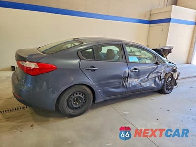 Trzecie zdjęcie samochodu z tyłu: 2015 KIA FORTE LX VIN:KNAFX4A62F5423140 - miniatura