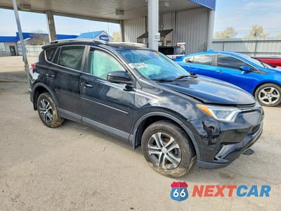 Czwarte zdjęcie samochodu z boku: 2018 TOYOTA RAV4 LE VIN:2T3BFREV0JW824299 - miniatura
