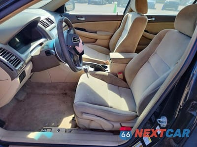 Zdjęcie 7 z 13 samochodu: 2005 HONDA ACCORD LX VIN:1HGCM56495A099428 - miniatura