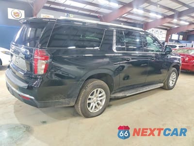 Trzecie zdjęcie samochodu z tyłu: 2021 CHEVROLET SUBURBAN K1500 LS VIN:1GNSKBKDXMR492589 - miniatura