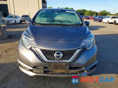 Piąte zdjęcie samochodu w środku: 2018 NISSAN VERSA NOTE SV VIN:3N1CE2CP4JL355327 - miniatura