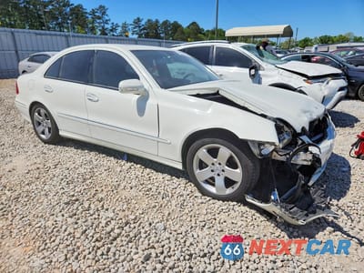 Czwarte zdjęcie samochodu z boku: 2007 MERCEDES-BENZ E 550 VIN:WDBUF72X97B019503 - miniatura