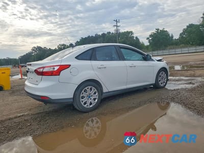Trzecie zdjęcie samochodu z tyłu: 2012 FORD FOCUS SE VIN:1FAHP3F2XCL352665 - miniatura