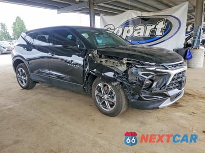Czwarte zdjęcie samochodu z boku: 2025 CHEVROLET BLAZER 2LT VIN:3GNKBHR44SS204892 - miniatura