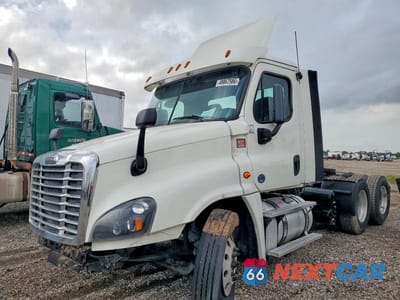Drugie zdjęcie samochodu z przodu: 2019 FREIGHTLINER CASCADIA 125 SEMI TRUCK VIN:3AKJGEDV6KSKV1431 - miniatura