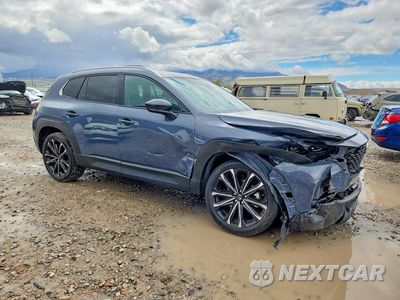 Czwarte zdjęcie samochodu z boku: 2024 MAZDA CX-50 PREMIUM PLUS VIN:7MMVABEM4RN193151 - miniatura