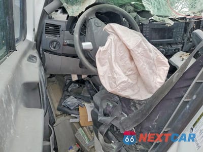 Zdjęcie 8 z 12 samochodu: 2016 MERCEDES BENZ SPRINTER 2500 UTILITY / SERVICE VAN VIN:WD3PE7DD9GP280454 - miniatura