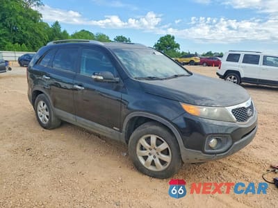 Czwarte zdjęcie samochodu z boku: 2011 KIA SORENTO LX VIN:5XYKTDA11BG047811 - miniatura