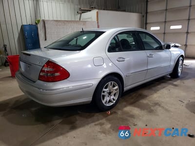 Trzecie zdjęcie samochodu z tyłu: 2004 MERCEDES-BENZ E 320 4MATIC VIN:WDBUF82J04X121563 - miniatura