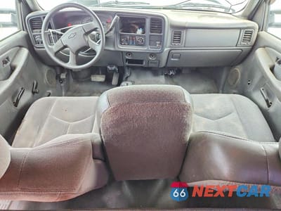 Zdjęcie 8 z 12 samochodu: 2005 CHEVROLET SILVERADO K2500 HEAVY DUTY VIN:1GCHK29U55E205483 - miniatura