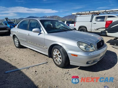 Czwarte zdjęcie samochodu z boku: 2005 HYUNDAI SONATA GLS VIN:KMHWF35H25A110845 - miniatura