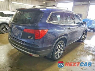 Trzecie zdjęcie samochodu z tyłu: 2017 HONDA PILOT TOURING VIN:5FNYF6H93HB057362 - miniatura