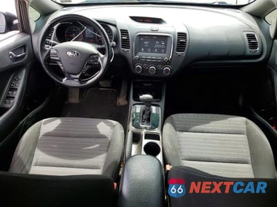 Zdjęcie 8 z 11 samochodu: 2018 KIA FORTE S VIN:3KPFL4A76JE170649 - miniatura