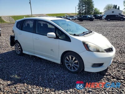 Czwarte zdjęcie samochodu z boku: 2013 HONDA FIT SPORT VIN:JHMGE8H56DC046465 - miniatura