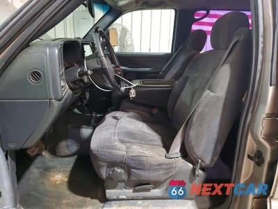 Zdjęcie 7 z 12 samochodu: 2001 CHEVROLET SILVERADO K2500 HEAVY DUTY VIN:1GCHK23U41F208808 - miniatura