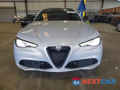 Piąte zdjęcie samochodu w środku: 2021 ALFA ROMEO GIULIA SPORT VIN:ZARFAMANXM7649140 - miniatura