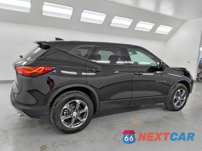 Trzecie zdjęcie samochodu z tyłu: 2026 CHEVROLET BLAZER 2LT VIN:3GNKBCR48TS140862 - miniatura