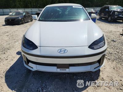 Piąte zdjęcie samochodu w środku: 2023 HYUNDAI IONIQ 6 UNKNOWN VIN:KMHM34AA1PA033578 - miniatura