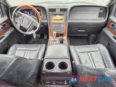 Zdjęcie 8 z 13 samochodu: 2016 LINCOLN NAVIGATOR L SELECT VIN:5LMJJ3JT0GEL09016 - miniatura