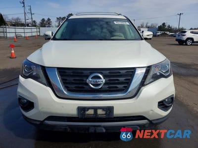 Piąte zdjęcie samochodu w środku: 2017 NISSAN PATHFINDER SL VIN:5N1DR2MMXHC605858 - miniatura