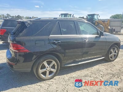 Trzecie zdjęcie samochodu z tyłu: 2016 MERCEDES-BENZ GLE 350 VIN:4JGDA5JB8GA671301 - miniatura
