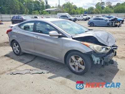 Czwarte zdjęcie samochodu z boku: 2012 HYUNDAI ELANTRA GLS VIN:KMHDH4AE2CU259433 - miniatura