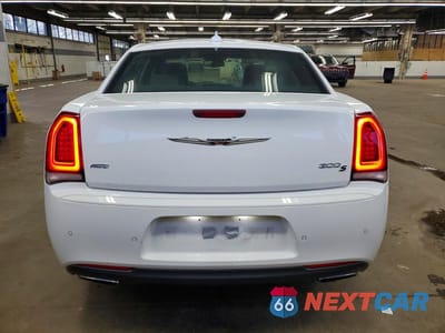 Zdjęcie 6 z 11 samochodu: 2017 CHRYSLER 300 S VIN:2C3CCAGG6HH527002 - miniatura