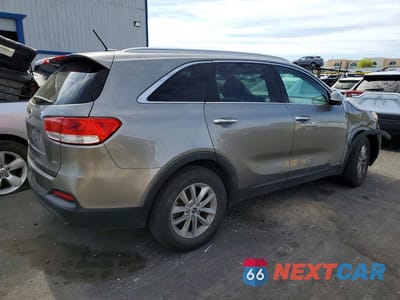 Trzecie zdjęcie samochodu z tyłu: 2018 KIA SORENTO LX V6 VIN:5XYPGDA55JG340560 - miniatura