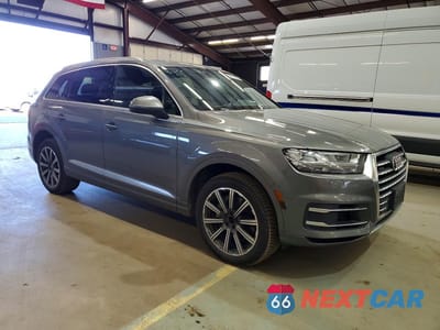 Czwarte zdjęcie samochodu z boku: 2017 AUDI Q7 PREMIUM PLUS VIN:WA1LAAF77HD016845 - miniatura