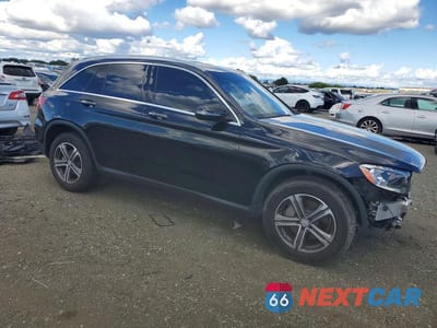 Czwarte zdjęcie samochodu z boku: 2017 MERCEDES-BENZ GLC 300 VIN:WDC0G4JBXHF129577 - miniatura