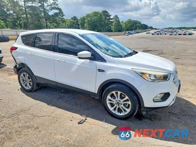 Czwarte zdjęcie samochodu z boku: 2019 FORD ESCAPE SE VIN:1FMCU9G91KUB66609 - miniatura