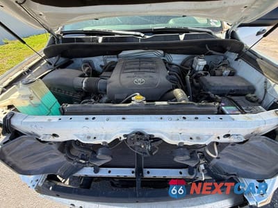 Zdjęcie 7 z 10 samochodu: 2014 TOYOTA TUNDRA CREWMAX SR5 VIN:5TFEY5F18EX167538 - miniatura