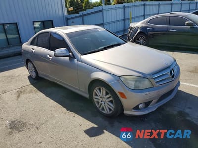 Czwarte zdjęcie samochodu z boku: 2008 MERCEDES-BENZ C 300 VIN:WDDGF54XX8F067091 - miniatura