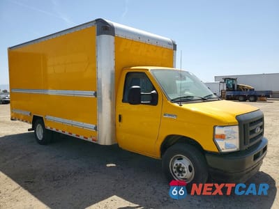 Czwarte zdjęcie samochodu z boku: 2022 FORD E350 BOX TRUCK VIN:1FDWE3FN4NDC11715 - miniatura