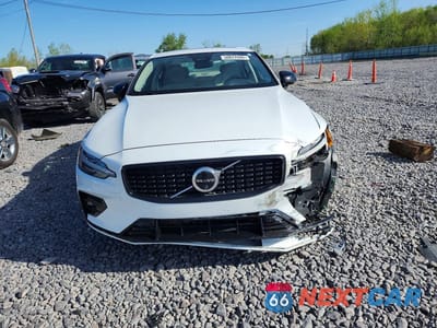 Piąte zdjęcie samochodu w środku: 2025 VOLVO S60 PLUS VIN:7JRL12GCXSG369238 - miniatura