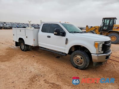 Czwarte zdjęcie samochodu z boku: 2017 FORD F350 SUPER DUTY VIN:1FD8X3H60HEF40855 - miniatura