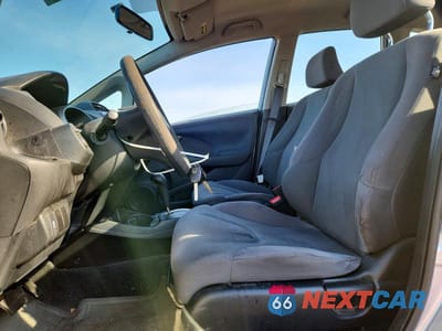 Zdjęcie 7 z 12 samochodu: 2013 HONDA FIT VIN:JHMGE8H3XDC037475 - miniatura