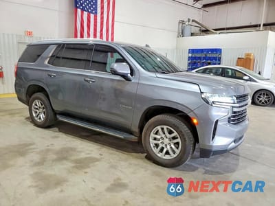 Czwarte zdjęcie samochodu z boku: 2022 CHEVROLET TAHOE C1500 LT VIN:1GNSCNKD5NR240846 - miniatura