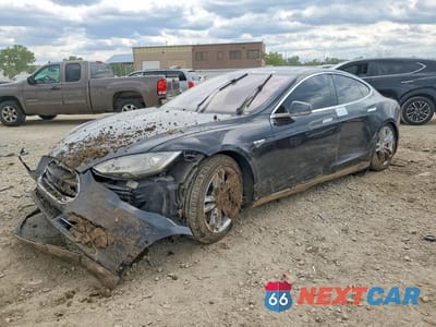 2016 TESLA MODEL S 5YJSA1E49GF128935 - główne zdjęcie licytacji z USA - miniatura